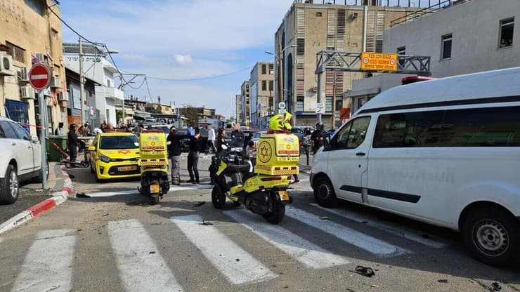 צילום: תיעוד מבצעי מד"א פיצוץ אופנוע ברחוב שוקן בתל אביב