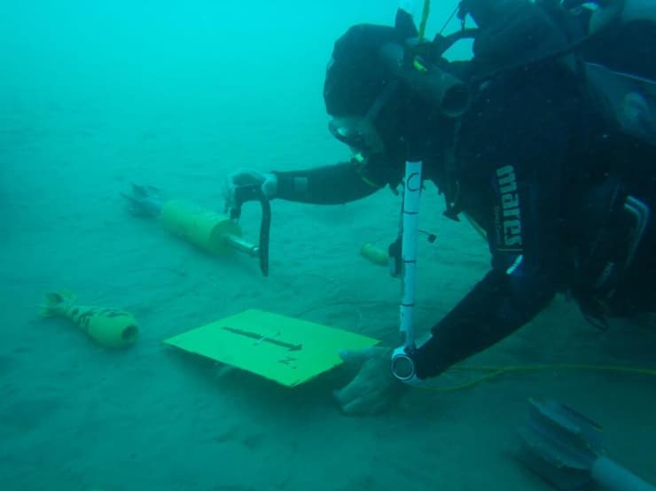 בודקים את קרקעית הים