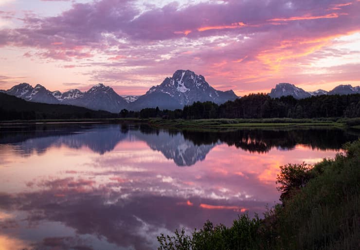 שקיעת קיץ בפארק הלאומי גרנד טיטון בעיקול אוקסבאו, ויומינג (צילום: shutterstock) שקיעת קיץ בפארק הלאומי גרנד טיטון בעיקול אוקסבאו, ויומינג