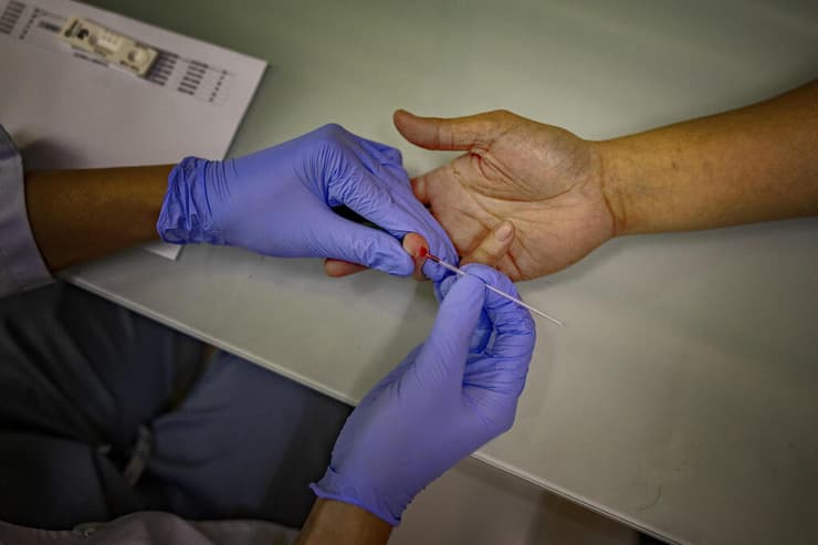 ארה"ב הקפאת כספי סיוע איידס HIV בדיקה ב מנילה הפיליפינים פיליפינים (צילום: Ezra Acayan/Getty Images) ארה"ב הקפאת כספי סיוע איידס HIV בדיקה ב מנילה הפיליפינים פיליפינים