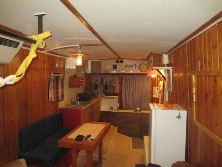 האוטובוס של שגיא דקל חן מבפנים