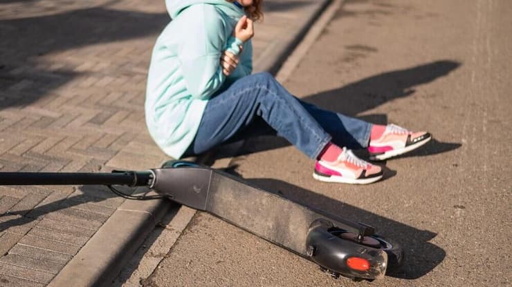 ד"ר כהן: "אני נלחמת בזה בשתי החזיתות – גם מאחורי הקלעים כרופאה, וגם בבית כאמא" (צילום: shutterstock) קורקינט תאונה