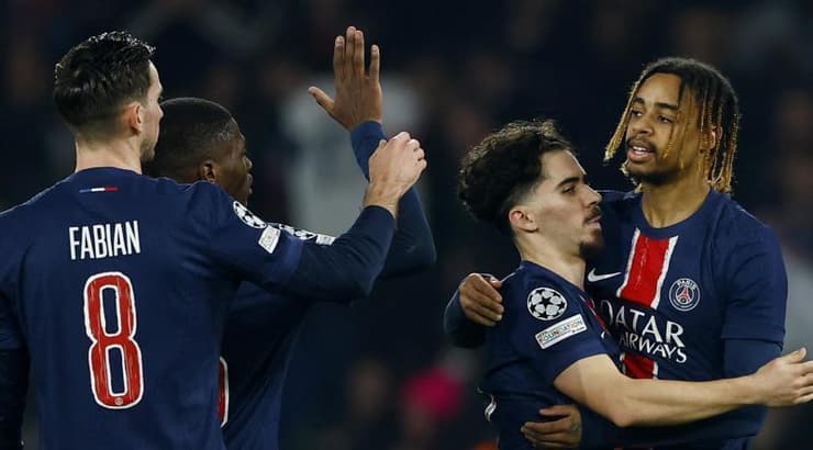 שחקני פאריס סן ז'רמן חוגגים (רויטרס) שחקני פאריס סן ז'רמן חוגגים