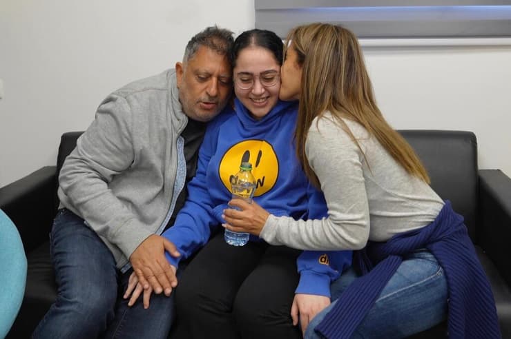 לירי אלבג והוריה שירה ואלי