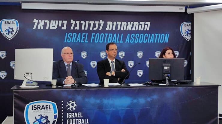 הדיינים ישראל שמעוני וגיורא לנדאו הדיון בפרשת הטיית המשחקים (צילום: ליאור שרון) הדיינים ישראל שמעוני וגיורא לנדאו בדיון בפרשת הטיית המשחקים