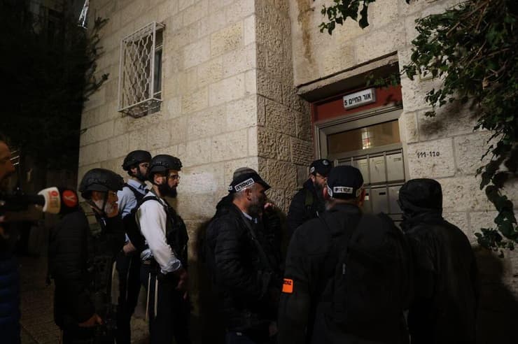 זירת התקיפה אתמול בירושלים (צילום: אלכס קולומויסקי) אישה הותקפה בגרזן בעיר העתיקה בירושלים