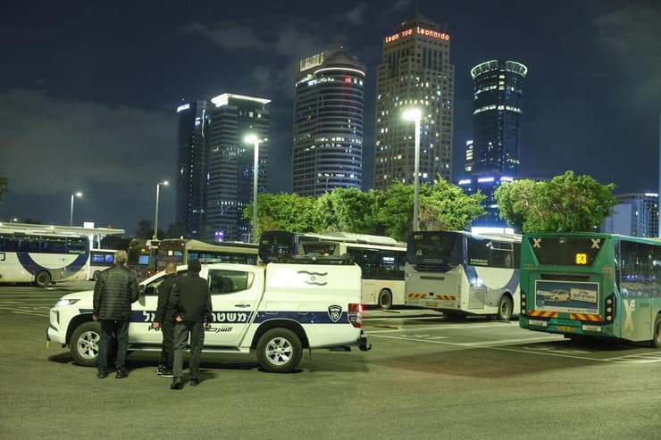 סריקות משטרה בסבידור תל אביב לאחר הפיגוע בבת ים