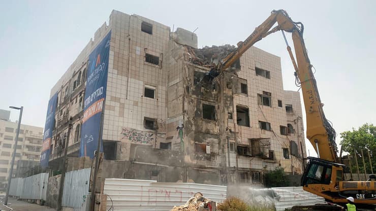 הריסה בפרויקט התחדשות עירונית של קבוצת אהרוני בבת ים