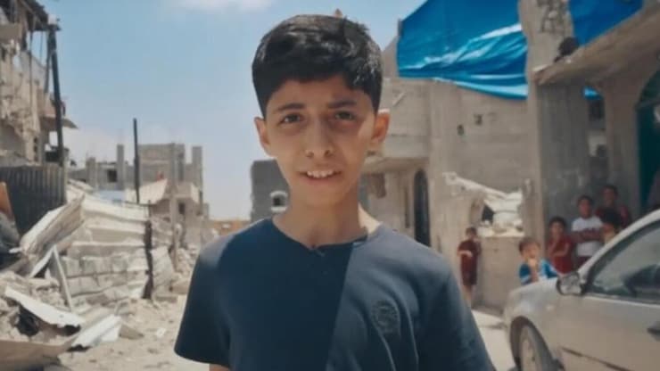 המספר הראשי - בן של פעיל חמאס. מתוך "Gaza: How to Survive a War Zone" (צילום מסך, יוטיוב) מתוך Gaza: How to Survive a War Zone