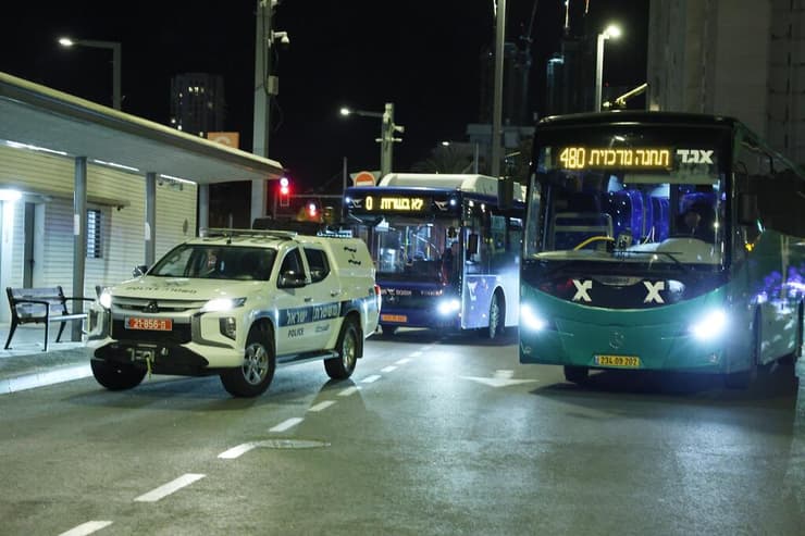 סריקות משטרה בסבידור תל אביב לאחר הפיגוע בבת ים