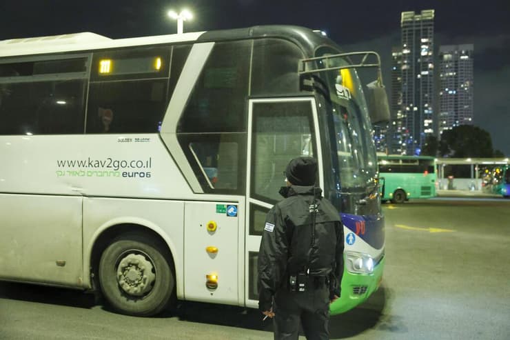 סריקות משטרה בסבידור תל אביב לאחר הפיגוע בבת ים