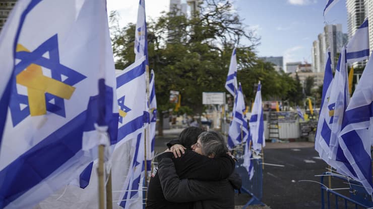 כיכר החטופים בתל אביב (צילום: Oded Balilty) כיכר החטופים - יום שחרור החטופים החללים