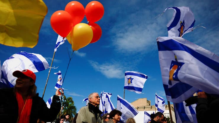 "לפעול בתבונה" (צילום: REUTERS/Ammar Awad) תל אביב