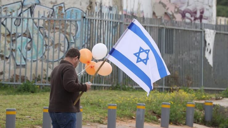 צילום: מוטי קמחי אבו כביר המכון לרופאה משפטית במהלך קבלת גופות החטופים