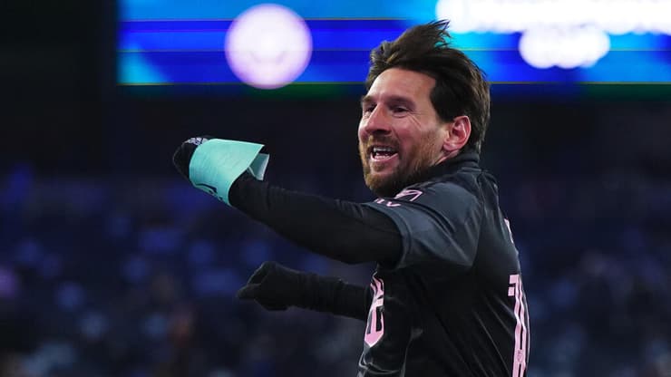 מסי חוגג בשלג של קנזס