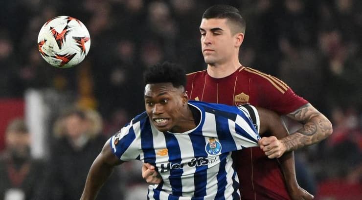 ג'אנלוקה מאנסיני במאבק מול סאמו אומורודיון