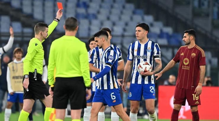 סטפן אושטקיו מורחק