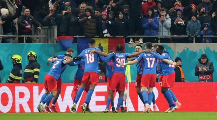 שחקני סטיאווה בוקרשט מאושרים