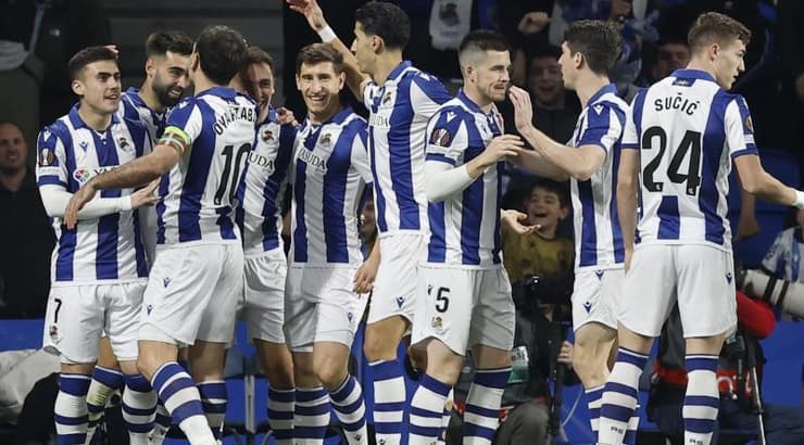 שחקני ריאל סוסיאדד חוגגים (רויטרס) שחקני ריאל סוסיאדד חוגגים