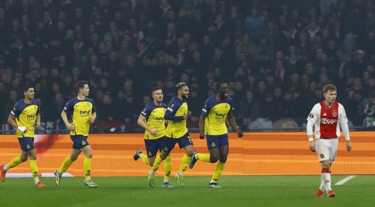 שחקני אוניון סן ז׳ילואז חוגגים (רויטרס) שחקני אוניון סן ז׳ילואז חוגגים