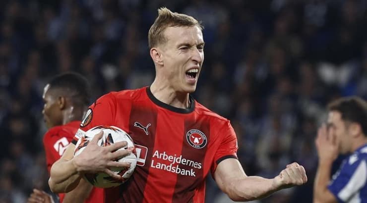 אדם בוקסה חוגג (רויטרס) אדם בוקסה חוגג