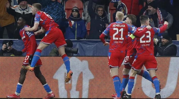 שחקני ויקטוריה פלזן בטירוף (רויטרס) שחקני ויקטוריה פלזן בטירוף