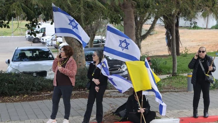 אבו כביר המכון לרופאה משפטית במהלך קבלת גופות החטופים