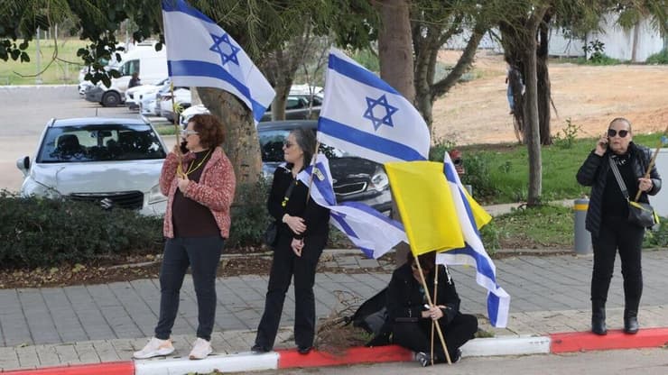 אבו כביר המכון לרופאה משפטית במהלך קבלת גופות החטופים