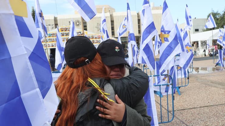 כיכר החטופים יום החזרת ארבע החטופים החללים