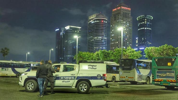 סריקות משטרה בסבידור תל אביב לאחר הפיגוע בבת ים