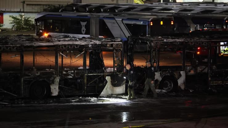 זירת שריפת האוטובוס בבת ים