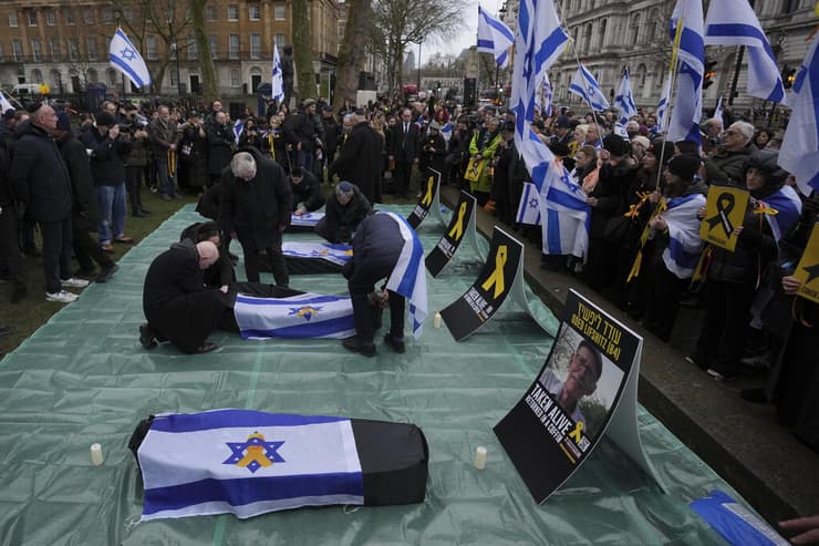 צילום: AP Photo/Kin Cheung לונדון בריטניה