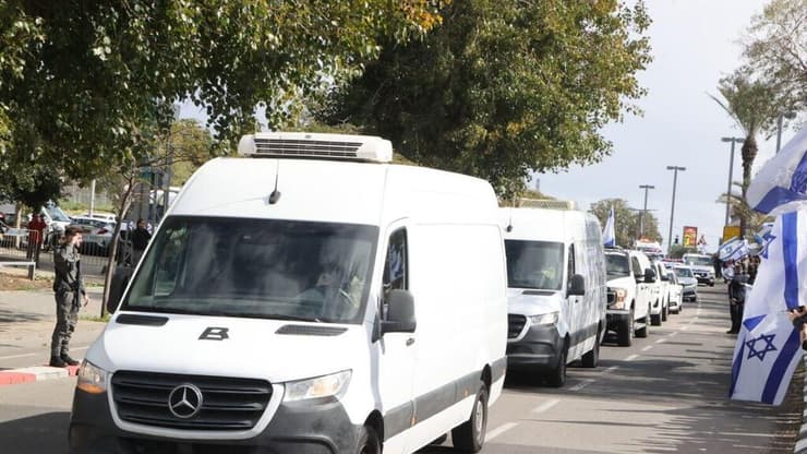 ארונות החללים החטופים מגיעים לאבו כביר (צילום: מוטי קמחי) ארונות החללים החטופים מגיעים לאבו כביר, המכון לרופאה משפטית