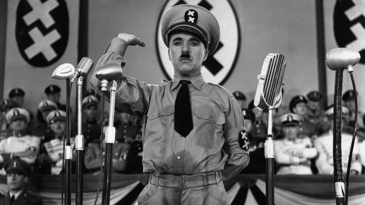 כיף? לא בבית ספרנו. צ'רלי צ'פלין, מתוך "הדיקטטור הגדול" (צילום: באדיבות yes) צ'רלי צ'פלין, מתוך "הדיקטטור הגדול"