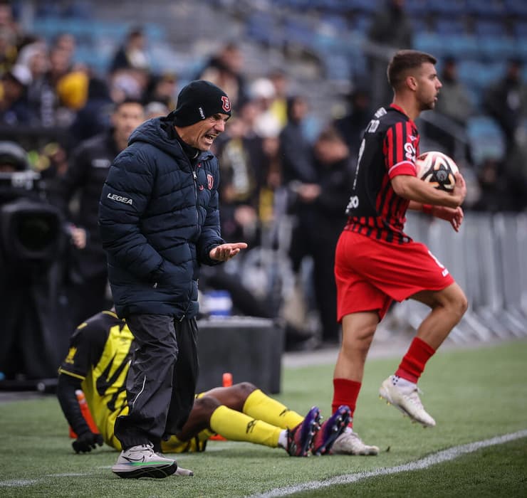 "אתה צריך להיות חזק מנטלית כדי להיות שחקן שלו". זיו אריה (צילום: עוז מועלם) מאמן הפועל ירושלים זיו אריה