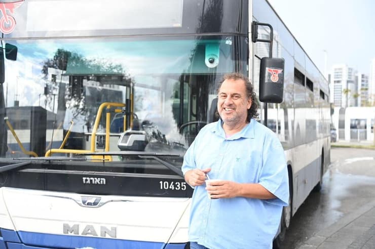  יוסי טויטו נהג דן קו 43