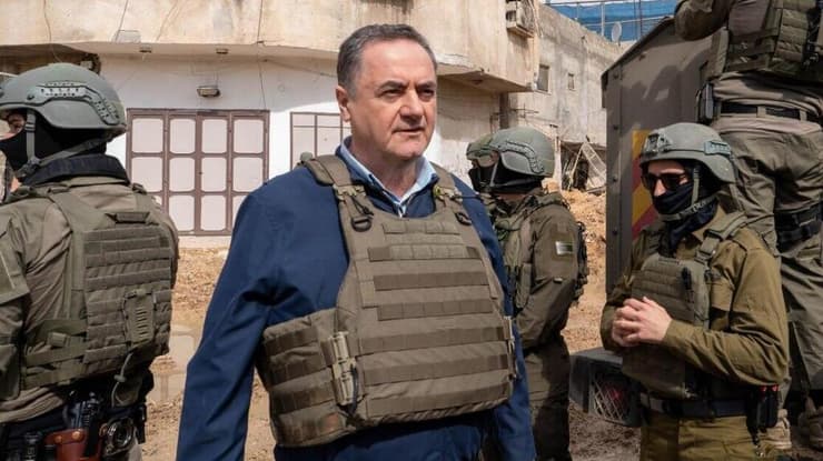 "כספי הדם האלה - דלק לטרור". הסנקציות שהטיל כ"ץ (צילום: אריאל חרמוני, משרד הביטחון) שר הביטחון ישראל כ"ץ ביקר במחנה הפליטים טול כרם וקיים הערכת מצב