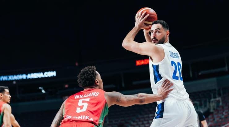 עידן זלמנסון בפעולה (האתר הרשמי של היורובאסקט) עידן זלמנסון בפעולה