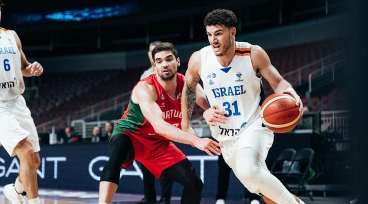 נועם יעקב חודר פנימה (FIBA.COM) נועם יעקב חודר פנימה