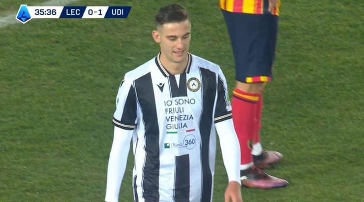 לוקה יורד אחרי הפנדל שכבש (צילום מסך) לוקה יורד אחרי הפנדל שכבש