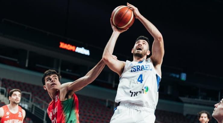 גור לביא זורק (FIBA.COM) גור לביא זורק