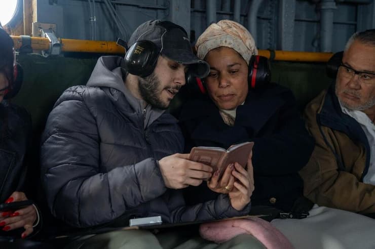 אלי-ה כהן במסוק בדרך לבית החולים בילינסון