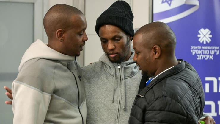 אברה מנגיסטו נפגש עם בני משפחתו בבית החולים איכילוב