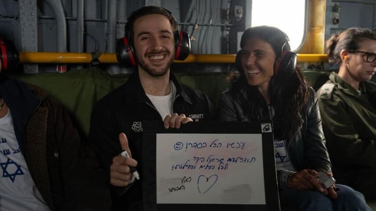 עומר שם טוב יחד עם הוריו, שלי ומלכי, בדרכם לבית החולים