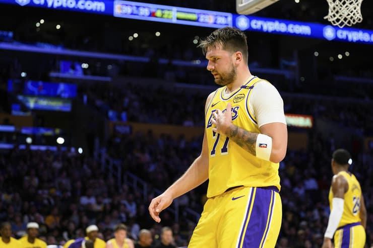 לוקה דונצ'יץ' בבכורה בלייקרס