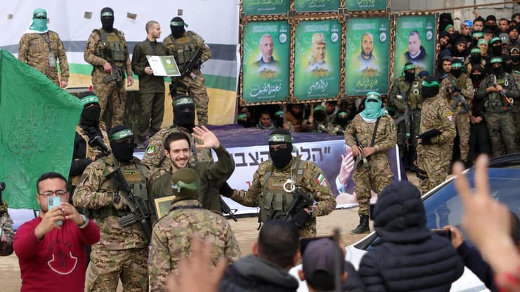 רגעי שחרור החטופים בפעימה השביעית