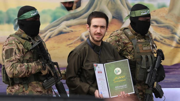 רגעי שחרור החטופים בפעימה השביעית