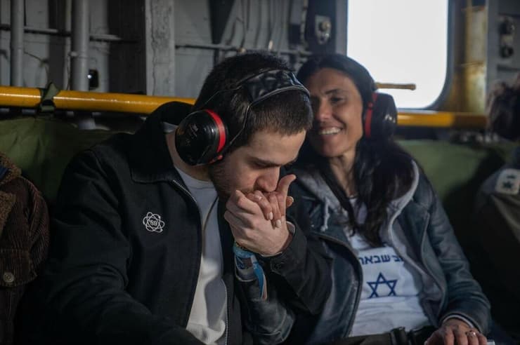 סוף-סוף בבית. עומר שם טוב (קרדיט: דובר צה"ל) עומר שם טוב נפגש עם משפחתו בבילינסון