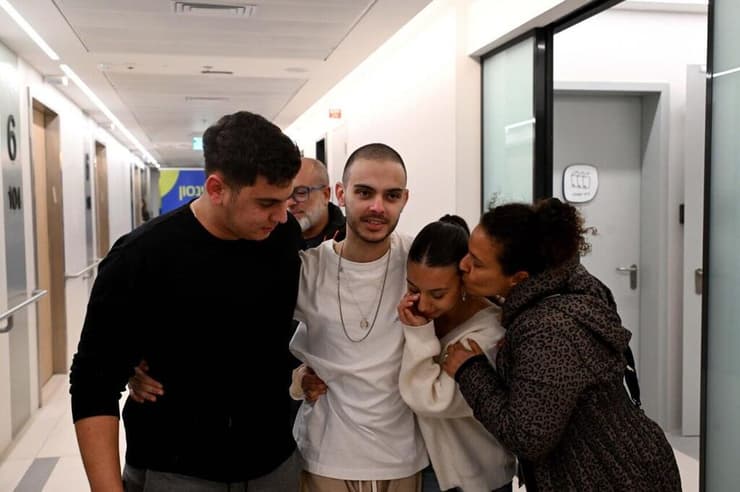 עומר ונקרט במפגש מרגש עם בני משפחתו בבית החולים בילינסון