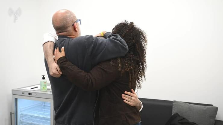 עומר ונקרט פוגש את הוריו לראשונה